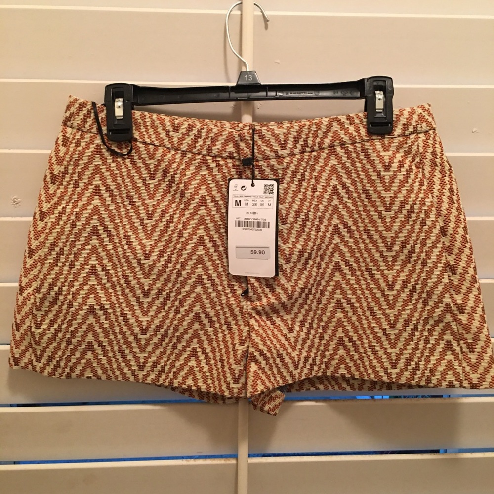 New with tags Zara woman beige tweed shorts.